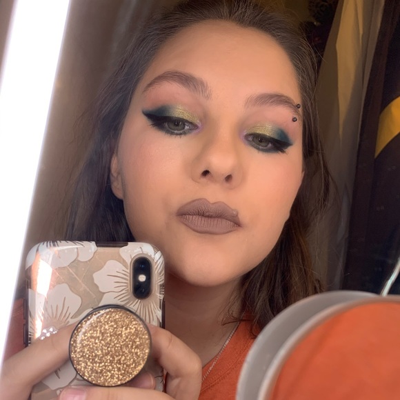 Meet your buyer/seller!💋 - Picture 13 of 17